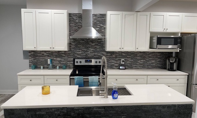 Salisbury House | Family Getaway- Beautiful & spacious 4 Bdrm Historic Home with a modern touch!