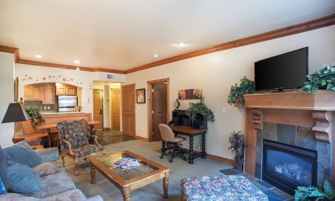 Zermatt Villa | Family getaway~Pool, Tubing, Skiing, & Ice Castles Villa 1022-1