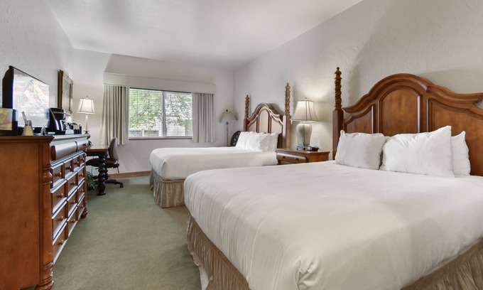 Midway Villa | Family Getaway~Pool, Tubing, Skiing, & Ice Castles Villa 1020-2