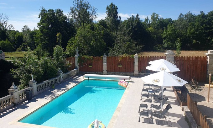 Vieux-Mareuil House | Family gite complex with private pool and large courtyard