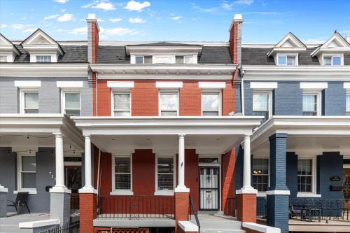 Park View House | Family & Group Trips to DC - 4-BR Close to METRO