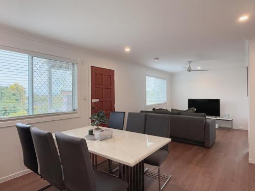 Sunnybank Hills Villa | Family Haven in Sunnybank with 2BR 2Bath 3 Beds