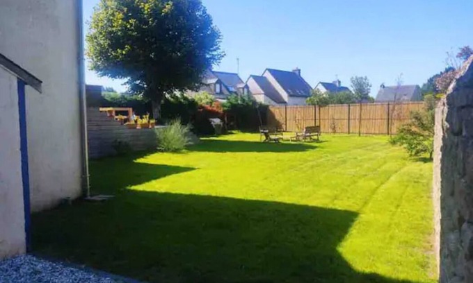 Locmariaquer House | Family holiday home for 8, town and beaches on foot