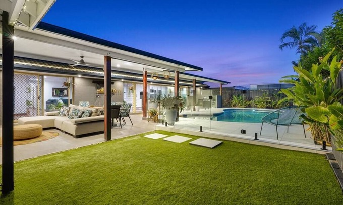 Robina House | Family Holiday Retreat 4 bed Pool 5 mins to beach
