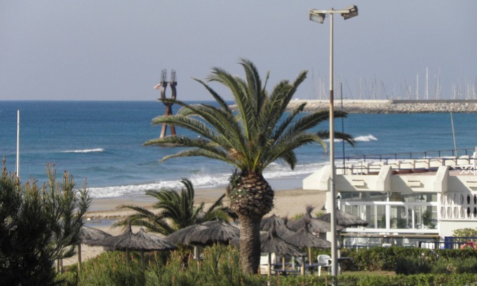 Torredembarra Apartment | FAMILY HOLIDAYS near BEACH, in the center of the VILLAGE (Sea and Mountain)
