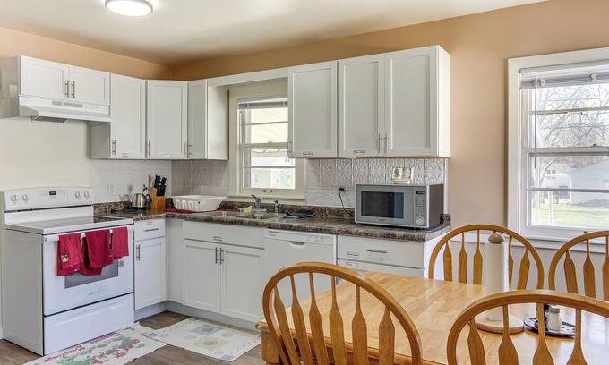 Waterloo Cottage | Family Home By Theme Park & Waterloo Arts District