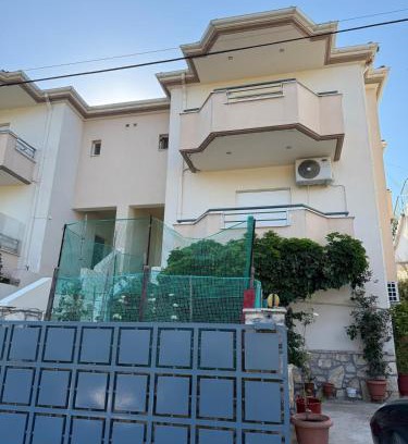 Aigio House | Family home