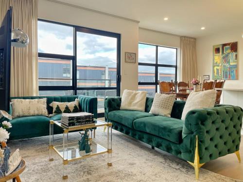 Sandringham House | Family Home in Central Auckland with Parking & Heat Pumps