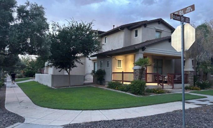 Marley Park House | Family home in Fantastic Surprise with WiFi, AC in quiet neighborhood.
