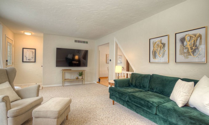 Beechwood House | Family Home Near Beaches & Downtown w/Foosball