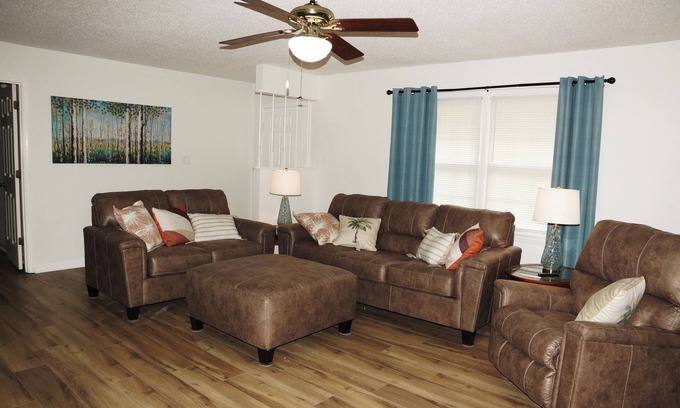 Madison House | Family home w King-Qu-2Twins - 3 bedrms, convenience, clean comfort & amenities.