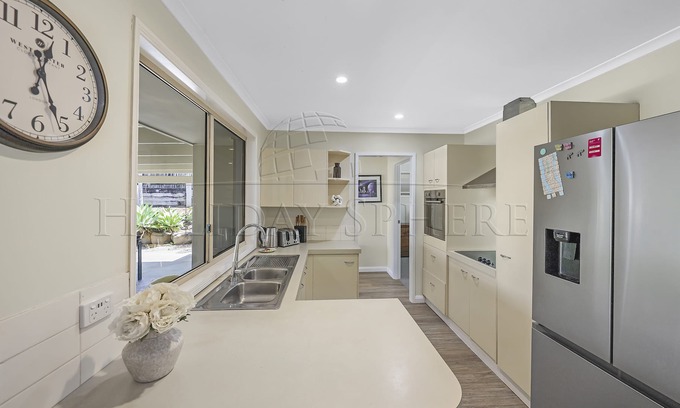 Oxenford Apartment | Family Home with Pool Close to Theme Parks