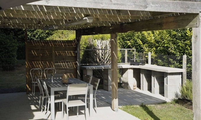 Riberac House | Family home with pool close to town center