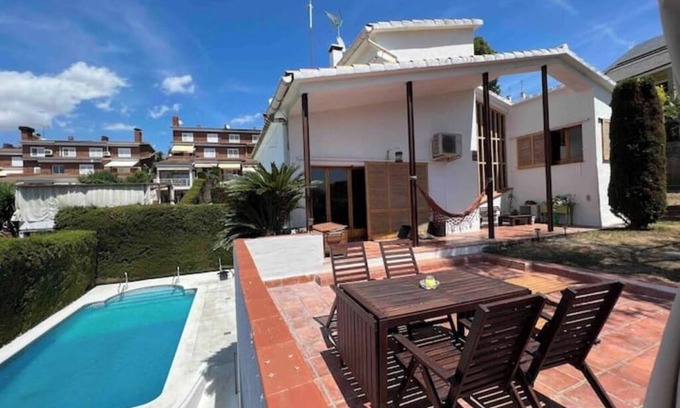 Teia House | Family house with pool on the beach