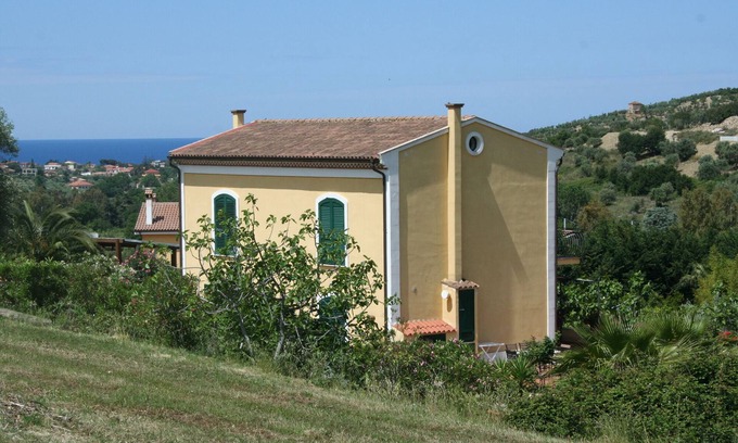Alani Apartment | Family-friendly apartment in former winery with sea views