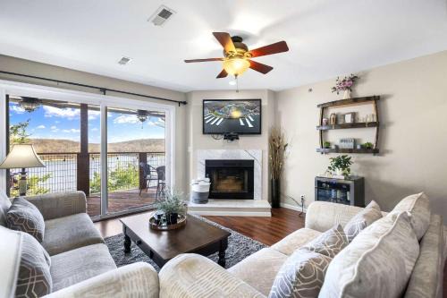 Kaiser House | Family Lakefront Oasis - Picture Perfect Retreat