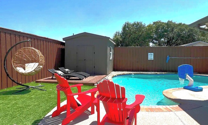 The Colony House | Family & Large Group - Backyard Heaven, Game room, Mini Golf, Private Pool