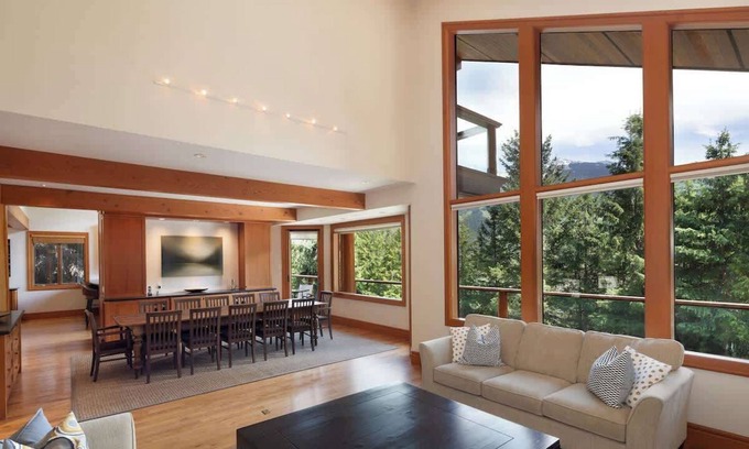 Blueberry Hill House | Family Log Cabin with Stunning Mtn View & Hot Tub