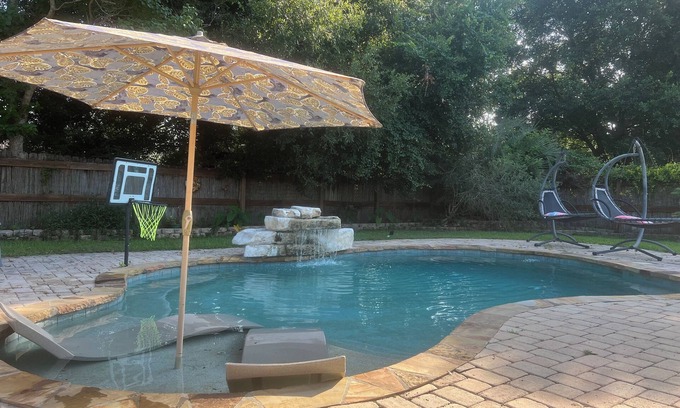 Milton House | Family Oasis in Milton – 4BR, Sparkling Pool, Pet-Friendly & Fully Fenced!