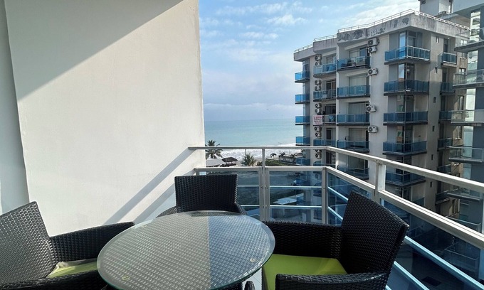 Tonsupa Apartment | Family Oasis in Tonsupa – Spacious 3-BR Apartment with AC Near the Beach