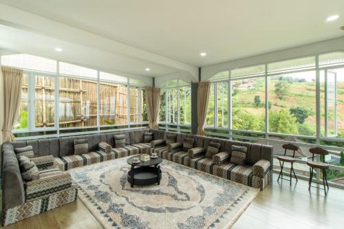 Bandung Villa | Family Only Spacious Hill View Villa - De Reiz Zakir Syariah 5BR