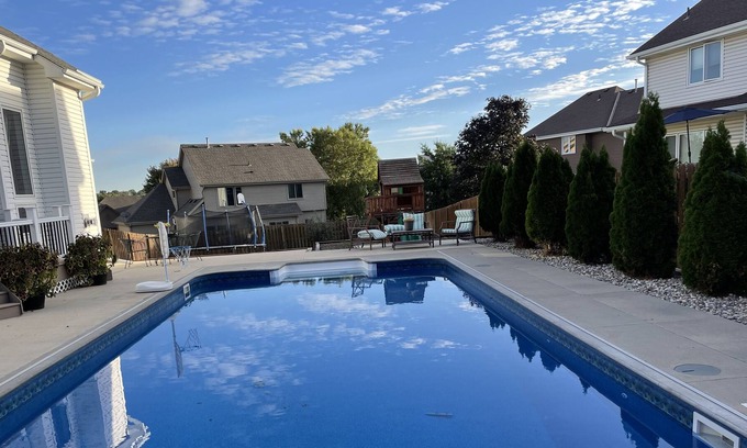 Papillion House | Family or Entertainer's Dream with Private Pool