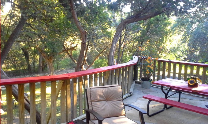 Concan House | 🌻Family-PERFECT for 8, Mountain View, *Next to NEAL's!* & Riverfront Access!