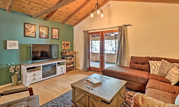 Groom Creek Cabin | Family Prescott Sanctuary w/ Games, Yard & Sunroom