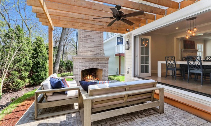 Country Club Estates House | Family Retreat, 3BR each with Ensuite, Lakeside Community