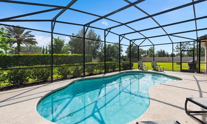Briargrove House | FAMILY Resort Home Near Disney & Universal - Private SW Facing Pool + Game Room