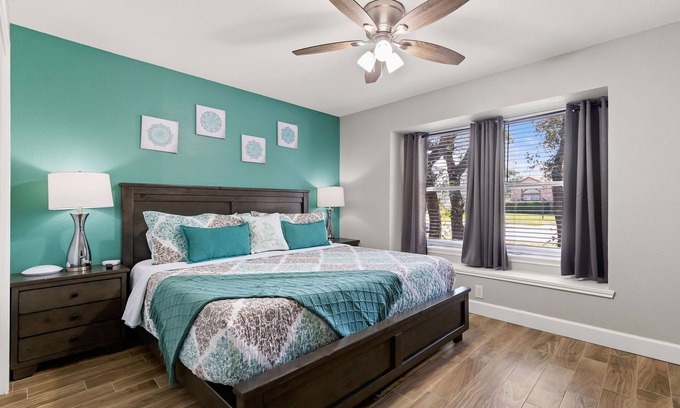 San Antonio House | Family Retreat: Explore, Play & Dine! Book Now!