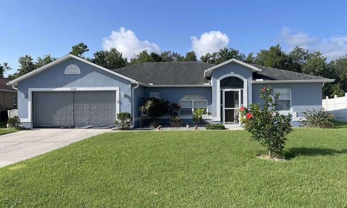 Crescent Lakes House | Family Retreat: Poolside Haven in Kissimmee