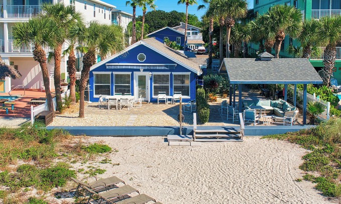 Independence Square Cottage | Family Reunion Sleeps 30 people