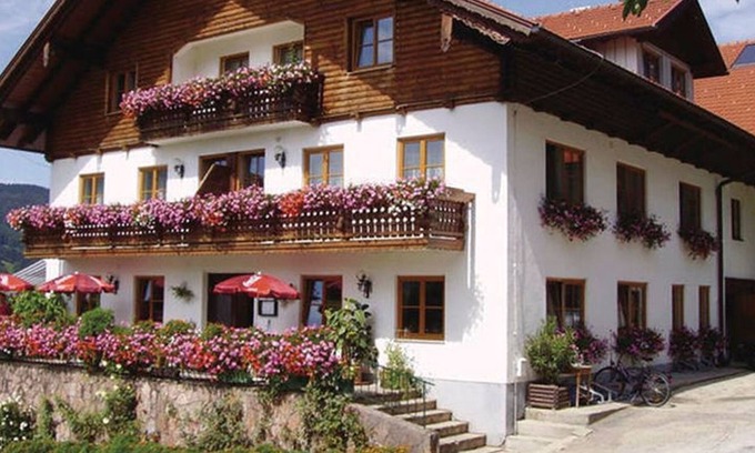 Tiefgraben Apartment | Family Room - Organic Farm Kasleitner (3 flowers)