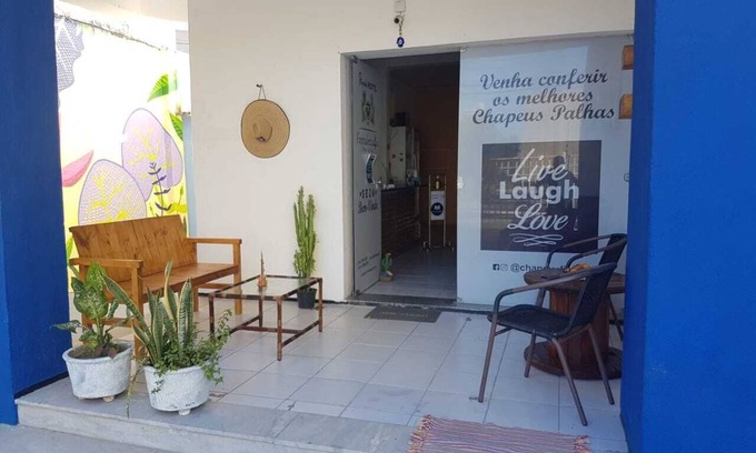 Aldeota House | Family room with private bathroom, Wi-Fi, air conditioning and TV.