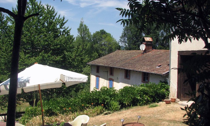 Ambert Apartment | Family-run gîte located in the countryside near a tourist town.