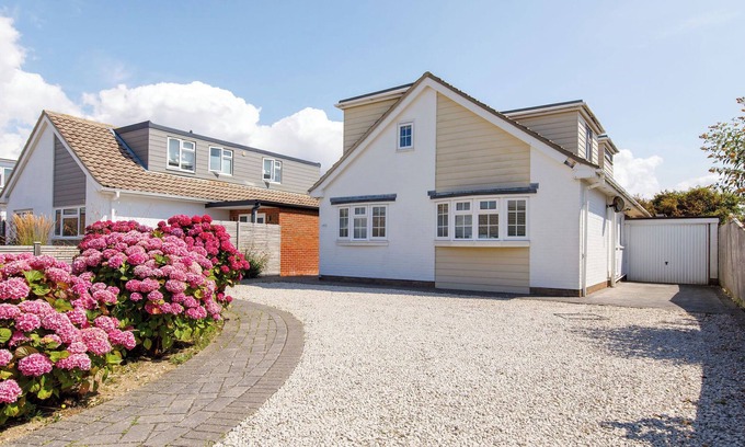 East Wittering House | Family Seaside Retreat/5 min to Beach