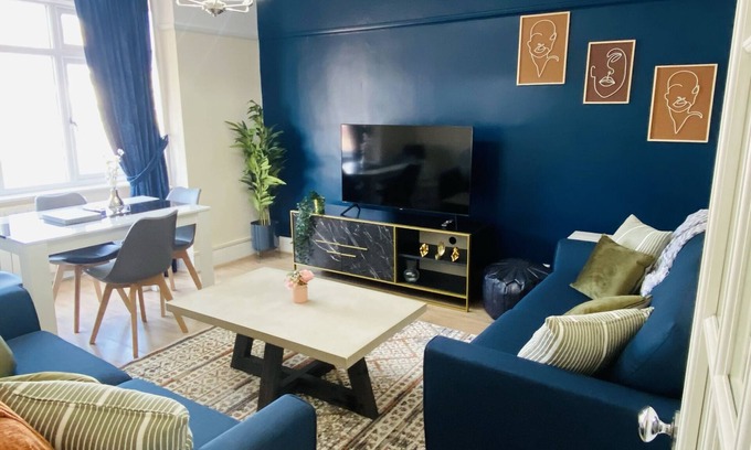 Dawlish Apartment | Family Size Marine Apartment with Sea View