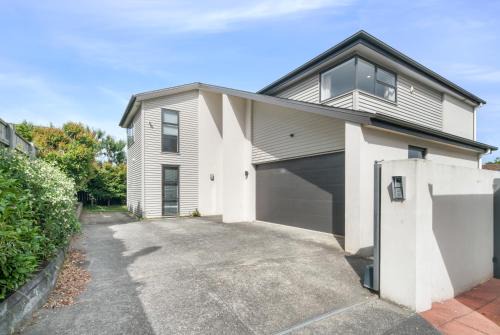 Milford Villa | Family Spacious Takapuna Home Parking Netflix