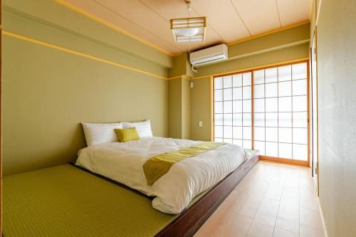 Shikitsuhigashi Apartment | Family Stay Namba - Shinsaibash & Dotonbori 8Pax