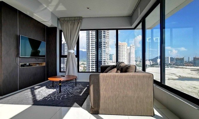 Downtown George Town Apartment | Family Suite Sunrise Gurney Penang