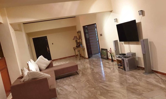 Bambalapitiya Apartment | Family Vacation for 8 Guests