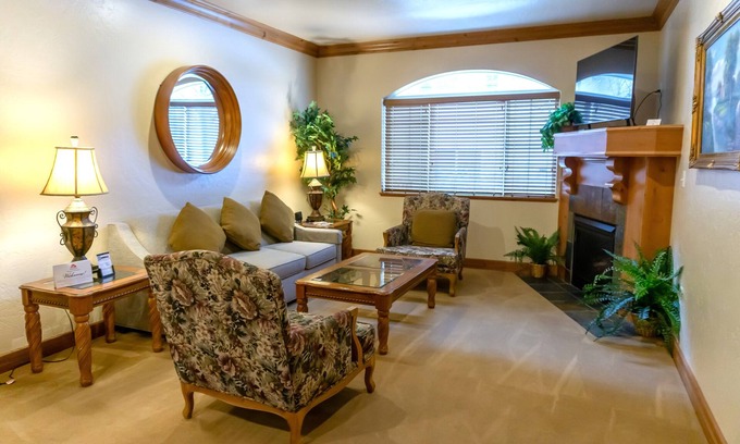 Midway Villa | Family Vacation~Heated In/Out Pool, Tubing & Ice Skating Villa 1076