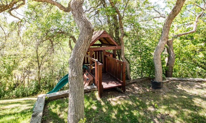 Woodland Estates House | Family vacations, stunning views and three fireplaces