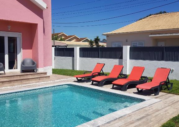 Charneca de Caparica e Sobreda House | Family Villa Pool & Beach