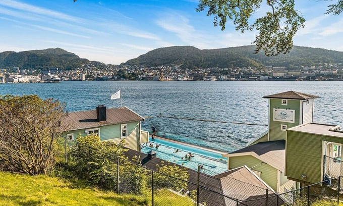 Bergen City Centre Apartment | Familyfriendly by Sea Pool I 2 Floors & 2 Baths