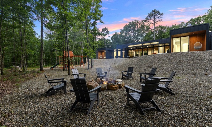 Broken Bow Cabin | Famous Five: 3 King Suites + Views + Hot Tub