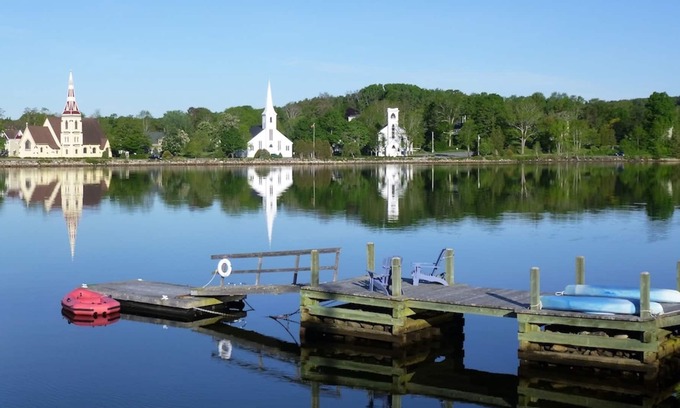Mahone Bay House | FAMOUS HARBOR VIEW, PRIVATE WHARF, SUNSETS, BOATS, BIKES, WALK TO TOWN!