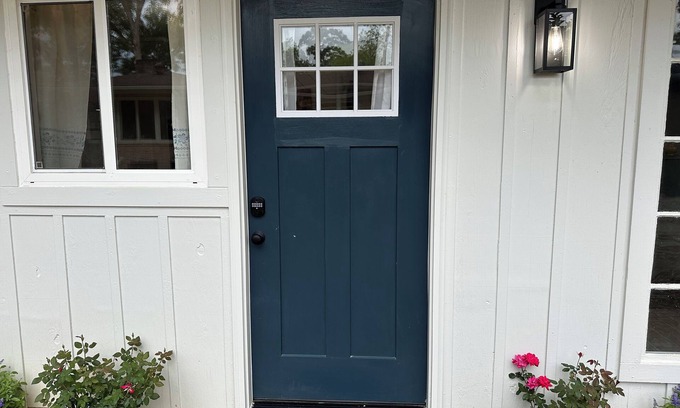 Summit Cottage | Fancy Nancy’s cottage in the heart of Summit, located near shops and restaurants