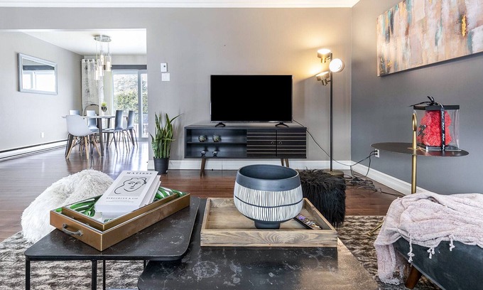 Brossard House | Fancy & Quite House close to Downtown